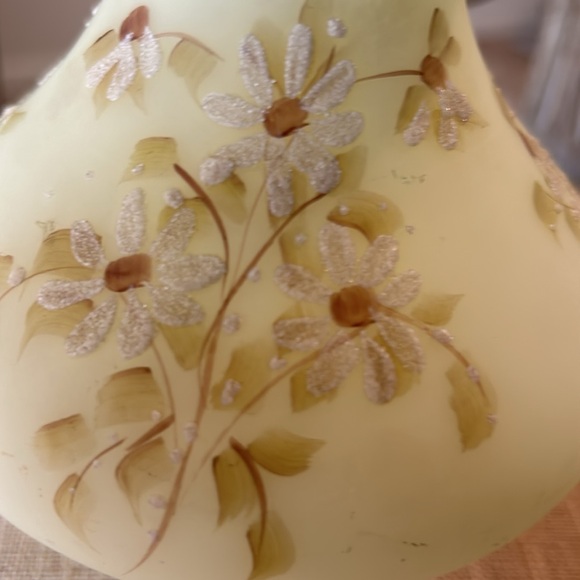 Vintage Fenton Ruffled Hand painted  Vase - Picture 7 of 10